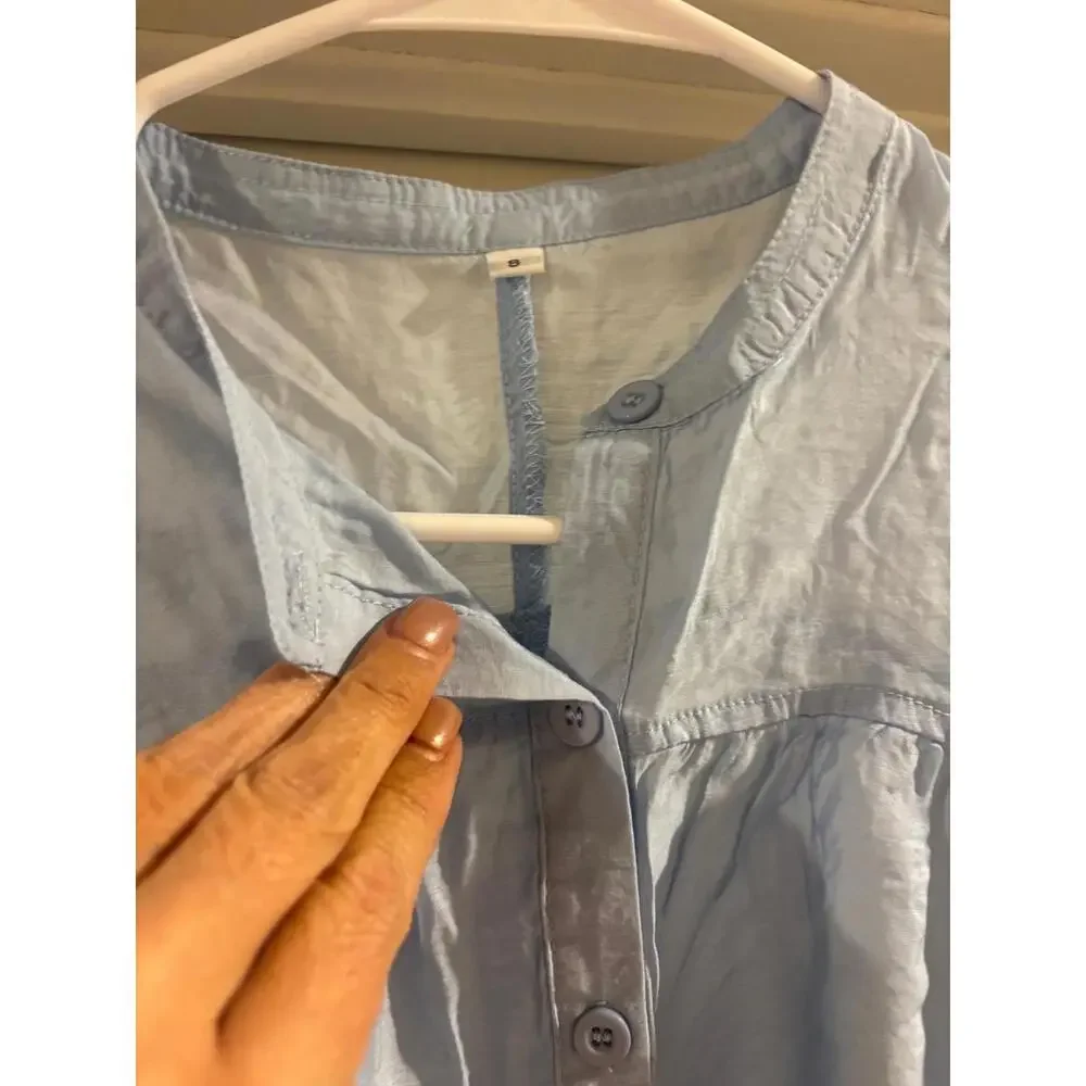 💙 Lightweight Sky Blue Button-Front Blouse 💙 - Picture 5 of 6